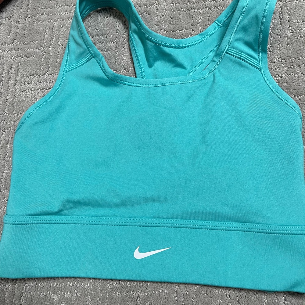 NWOT -Nike Sports Bra Medium